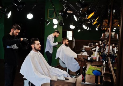 Barber crafting a stylish haircut in Dubai Silicon Oasis salon