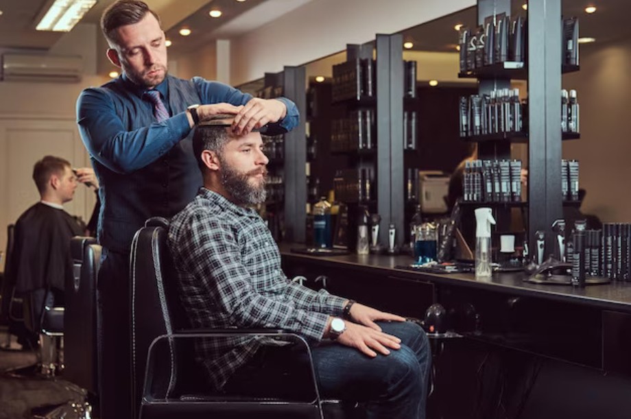 Trendsetters Gents Salon - Luxurious interior with skilled professionals